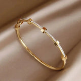 Chic Elegant Bracelet in Bright Gold